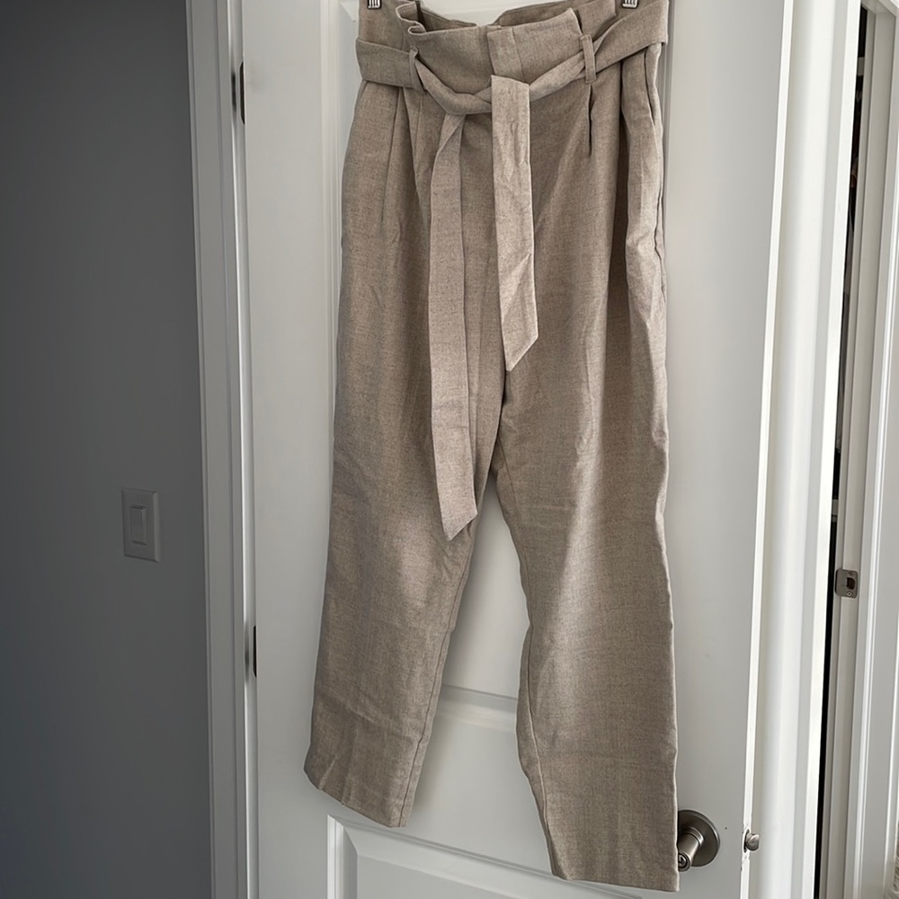 H&M Beige Ankle Cropped Pants